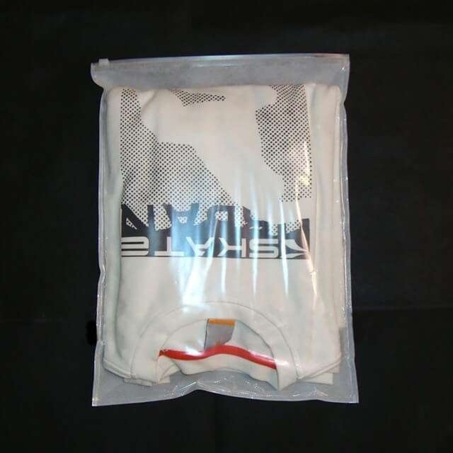 sacos plásticos com ziplock de roupa