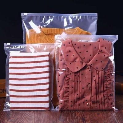 A solução perfeita para armazenar suas roupas: saco ziplock